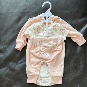 NWOT Carter’s Adorable Pink Baby Outfit with Sheep Design
